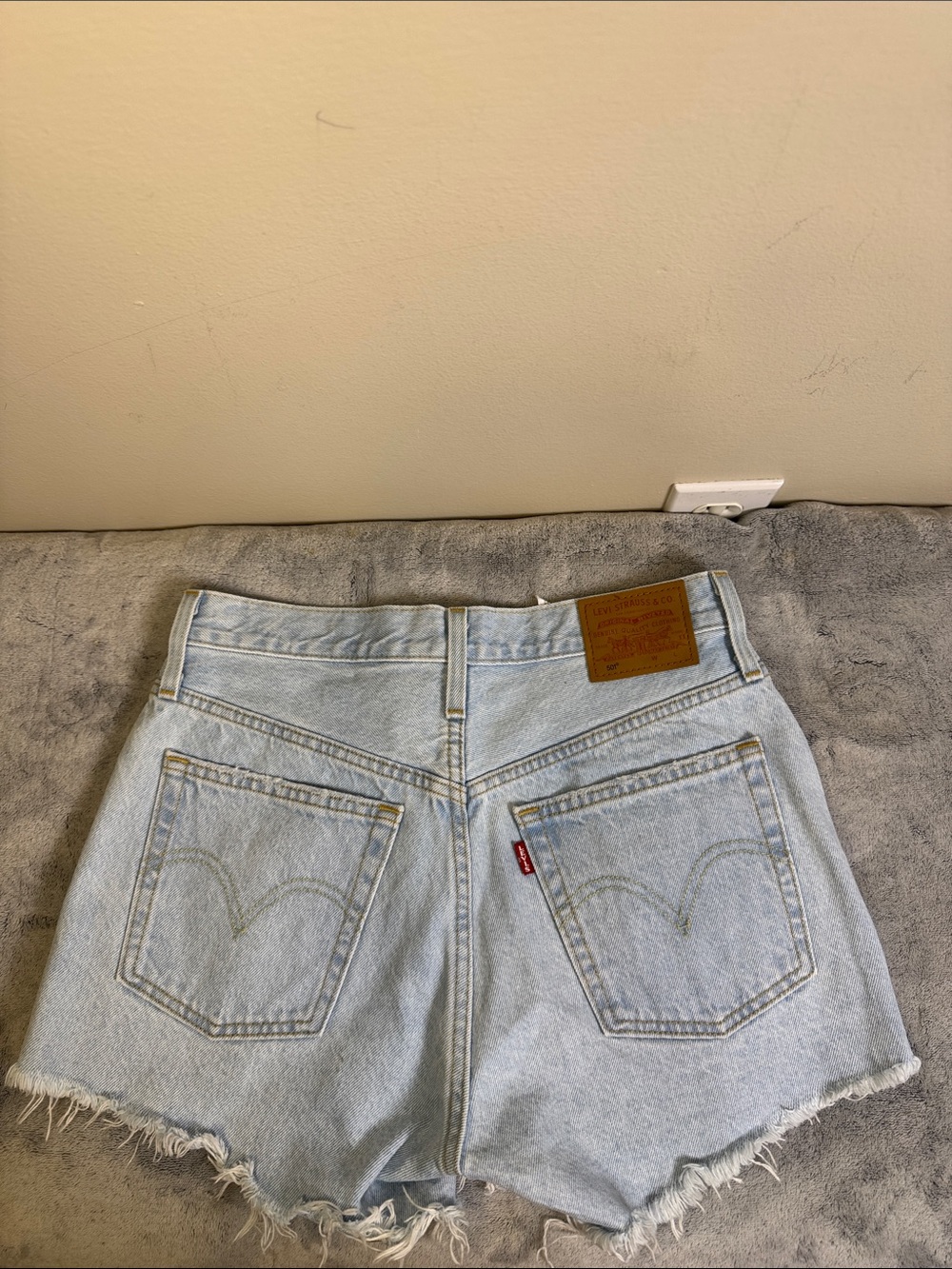 Levi's Premium 501 Original High Rise Shorts-  Ojai Frost Light Wash - Size 26 - Picture 4 of 4
